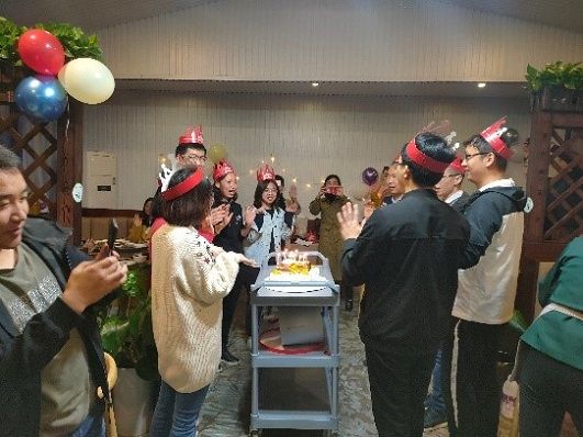 “與國(guó)同慶，逐夢(mèng)朝陽(yáng)” ——生物技術(shù)研究院?jiǎn)T工生日會(huì)